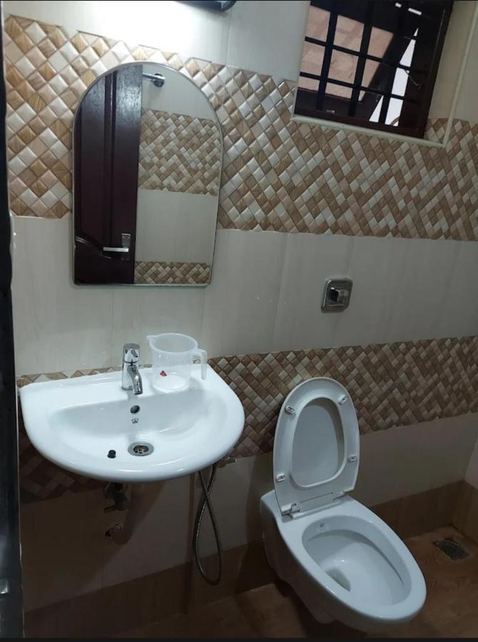 Masterkey Deluxe Rooms Kochi Esterno foto