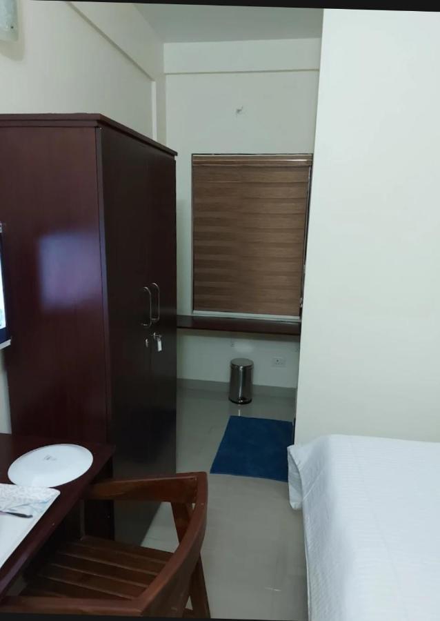 Masterkey Deluxe Rooms Kochi Esterno foto