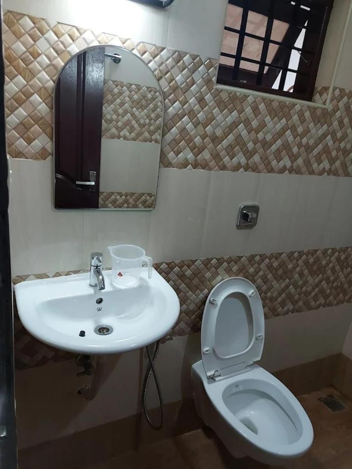 Masterkey Deluxe Rooms Kochi Esterno foto