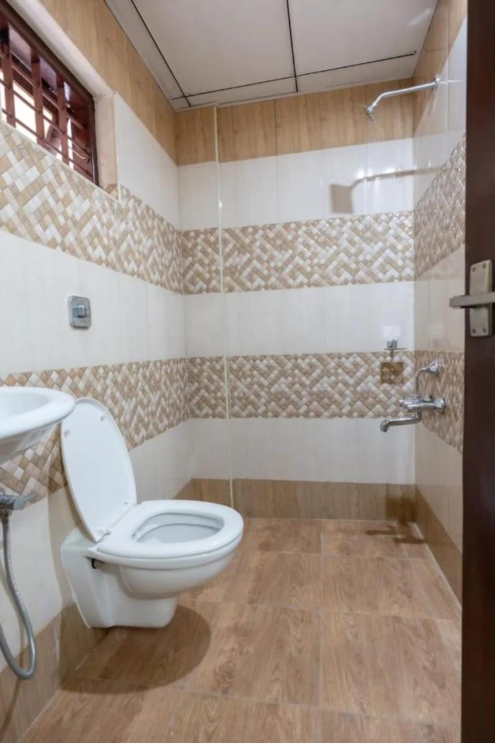 Masterkey Deluxe Rooms Kochi Esterno foto
